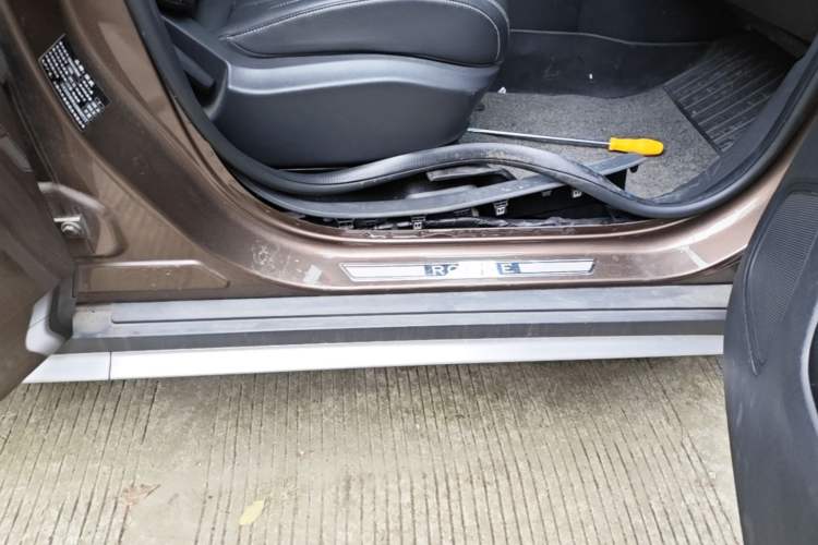Used Roewe RX5 2018 20T Two-Wheel Drive Automatic Internet Smart Edition Right Side Sill
