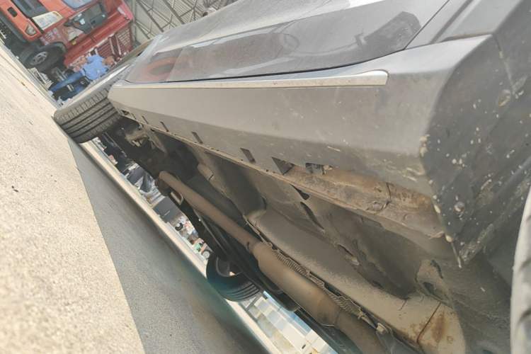 Used Roewe RX5 2018 20T Two-Wheel Drive Manual Flagship Edition Right Side Sill