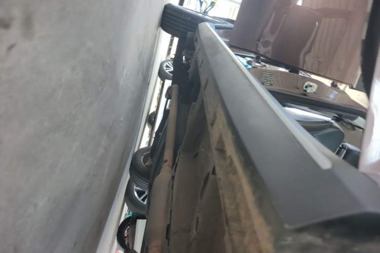 Used Roewe RX5 2018 20T Two-Wheel Drive Automatic Flagship Edition Right Side Sill