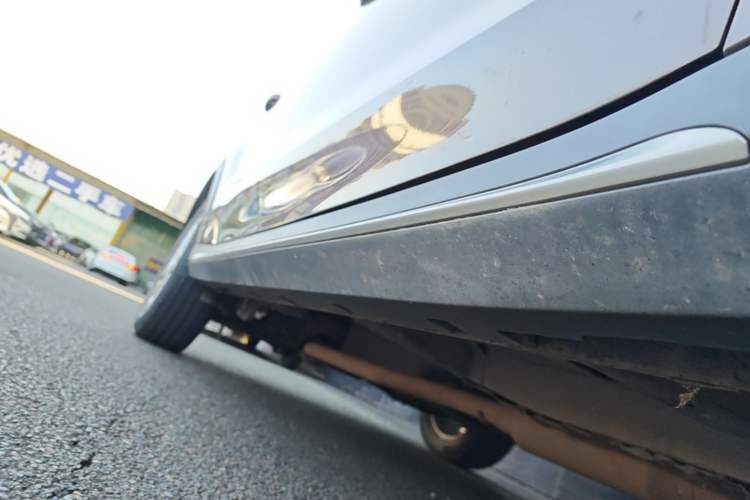 Used Roewe RX5 2018 20T Two-Wheel Drive Manual Flagship Edition Right Side Sill