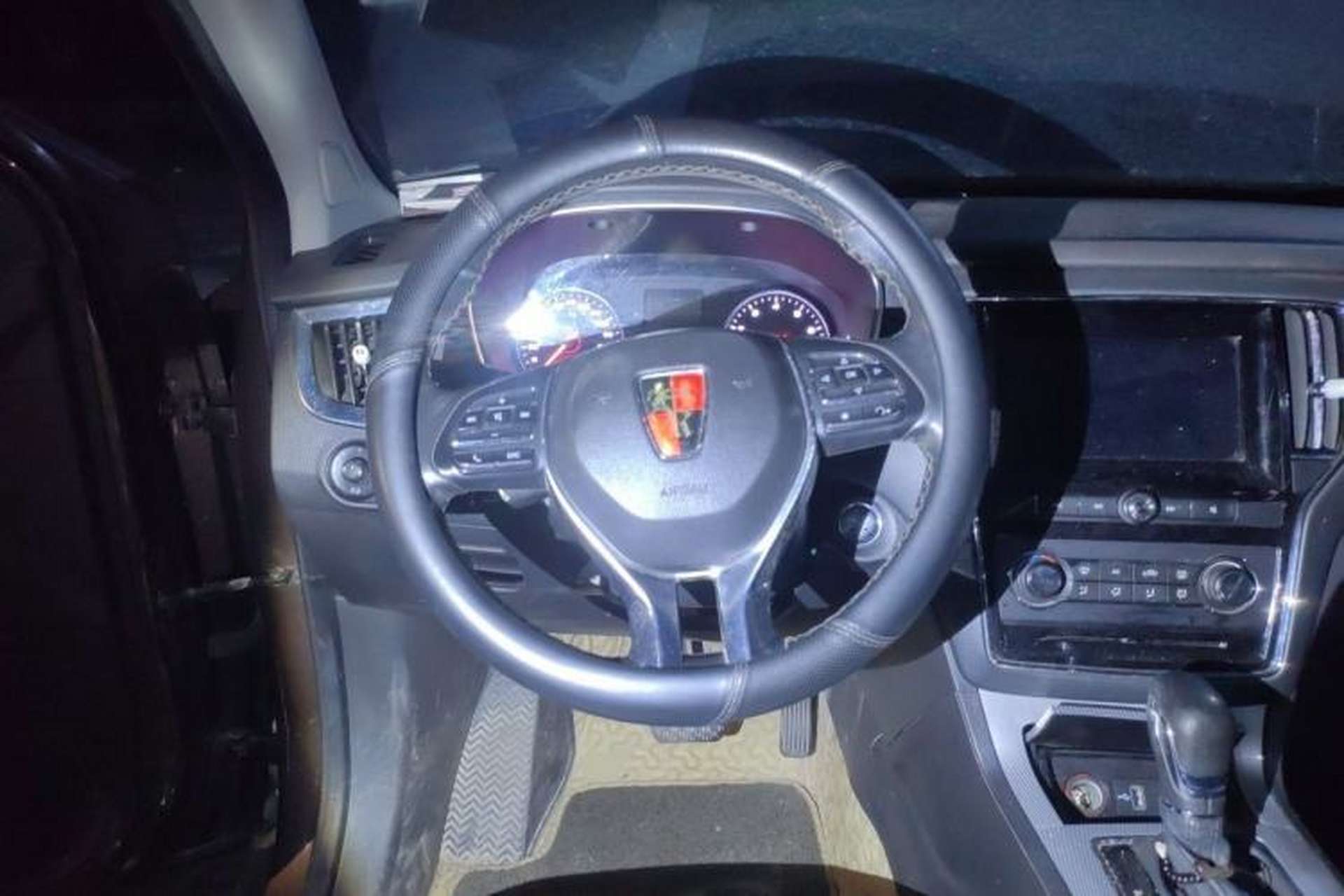 Used Roewe RX5 2018 20T Two-Wheel Drive Automatic Flagship Edition Steering Wheel