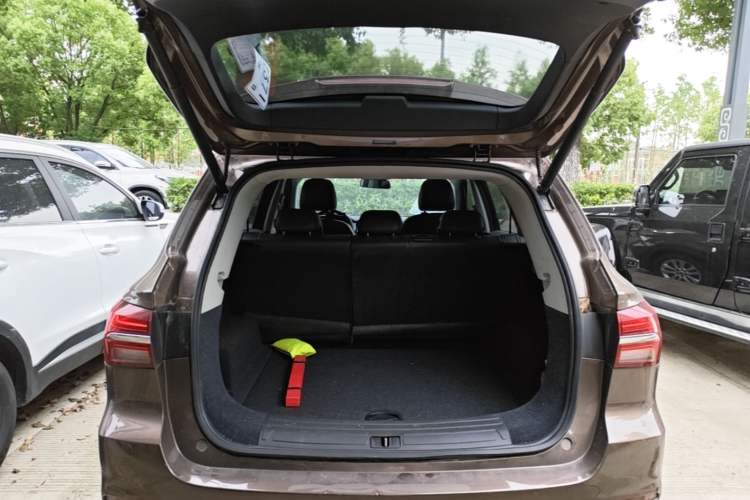 Used Roewe RX5 2018 20T Two-Wheel Drive Automatic Internet Smart Edition Trunk