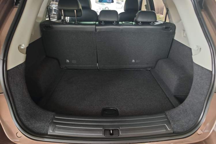Used Roewe RX5 2018 20T Two-Wheel Drive Automatic Flagship Edition Trunk