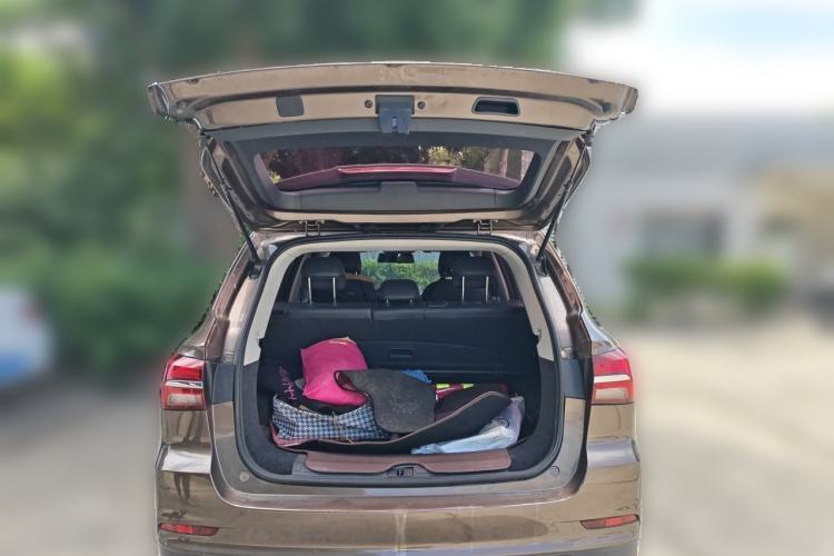 Used Roewe RX5 2018 20T Two-Wheel Drive Manual Internet Smart Edition Trunk