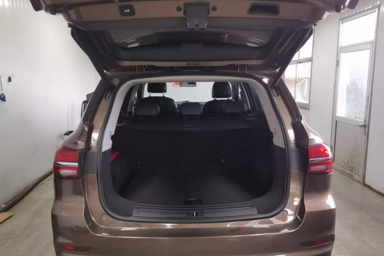Used Roewe RX5 2018 20T Two-Wheel Drive Automatic Internet Smart Luxury Edition Trunk