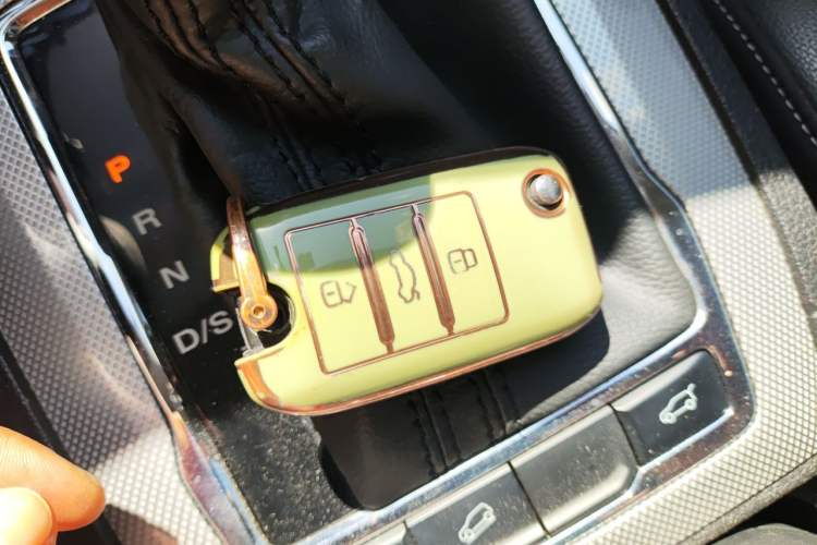 Used Roewe RX5 2018 20T Two-Wheel Drive Automatic Internet Smart Luxury Edition Vehicle Key