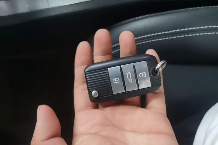 Used Roewe RX5 2018 20T Two-Wheel Drive Automatic Internet Smart Luxury Edition Vehicle Key