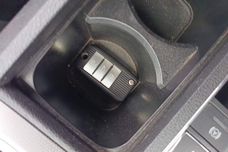 Used Roewe RX5 2018 20T Two-Wheel Drive Automatic Internet Smart Luxury Edition Vehicle Key