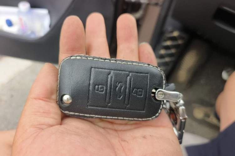 Used Roewe RX5 2018 20T Two-Wheel Drive Automatic Internet Smart Luxury Edition Vehicle Key