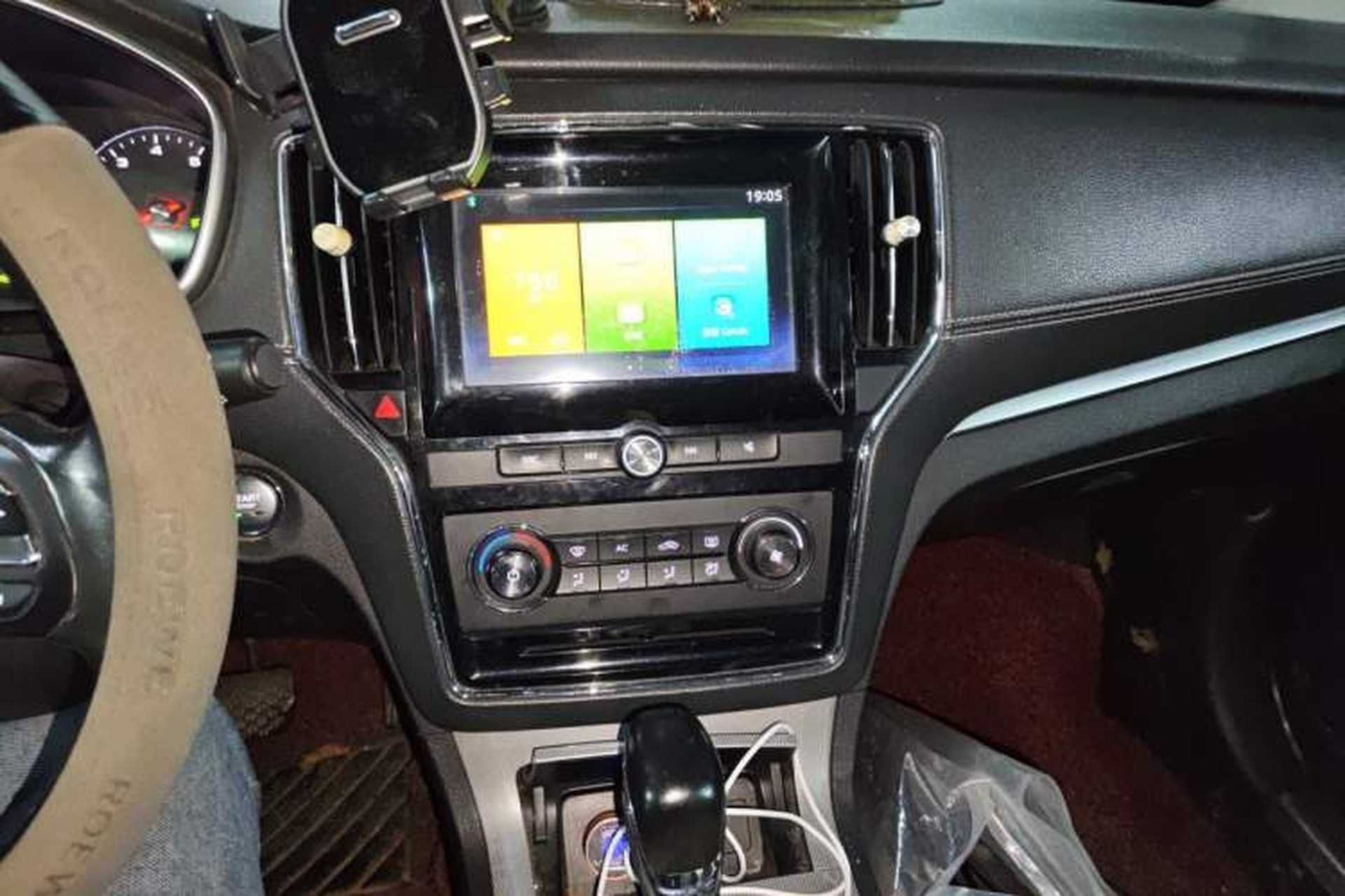 Used Roewe RX5 2018 20T Two-Wheel Drive Automatic Flagship Edition Audio And AC Panel