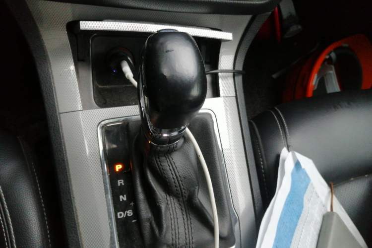 Used Roewe RX5 2018 20T Two-Wheel Drive Automatic Internet Smart Edition Gear Lever