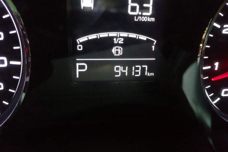 Used Roewe RX5 2018 20T Two-Wheel Drive Automatic Internet Smart Edition Odometer Close Up