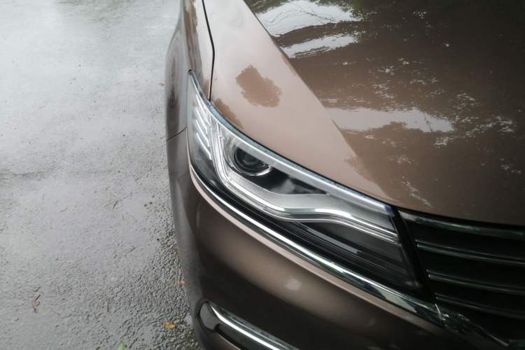 Used Roewe RX5 2018 20T Two-Wheel Drive Automatic Internet Smart Edition Right Front Headlight