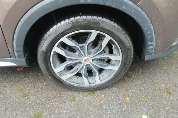 Used Roewe RX5 2018 20T Two-Wheel Drive Automatic Internet Smart Edition Right Front Wheel Hub
