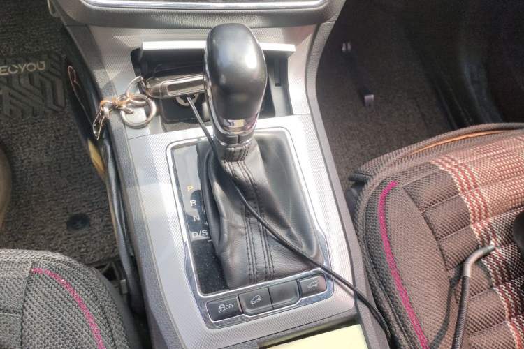 Used Roewe RX5 2018 20T Two-Wheel Drive Automatic Internet Smart Luxury Edition Gear Lever