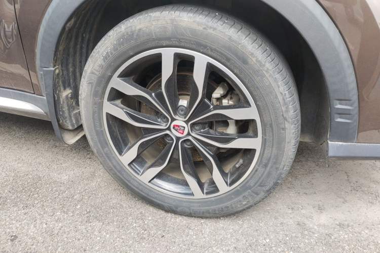 Used Roewe RX5 2018 20T Two-Wheel Drive Automatic Internet Smart Luxury Edition Right Front Wheel Hub