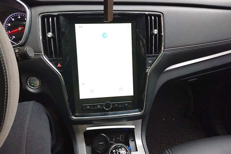 Used Roewe RX5 2018 20T Two-Wheel Drive Manual Internet Elite Edition Audio And AC Panel