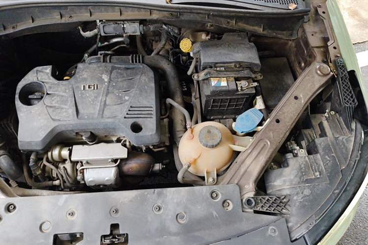 Used Roewe RX5 2018 20T Two-Wheel Drive Manual Internet Elite Edition Engine Bay Left