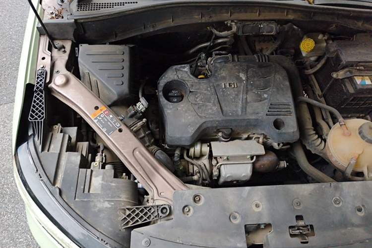Used Roewe RX5 2018 20T Two-Wheel Drive Manual Internet Elite Edition Engine Bay Right