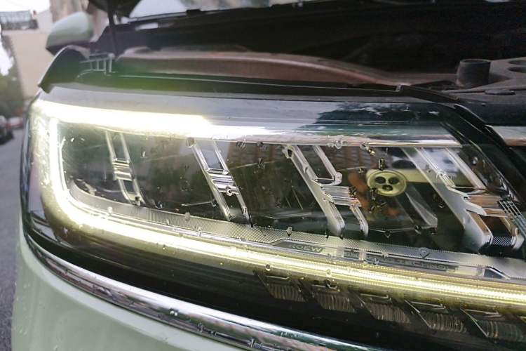 Used Roewe RX5 2018 20T Two-Wheel Drive Manual Internet Elite Edition Right Front Headlight
