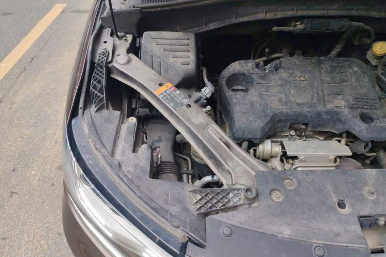 Used Roewe RX5 2018 20T Two-Wheel Drive Manual Flagship Edition Engine Bay Right