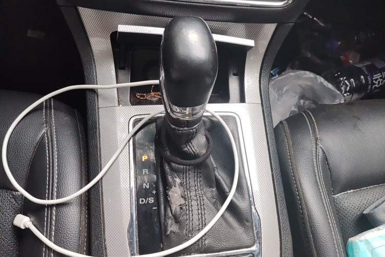 Used Roewe RX5 2018 20T Two-Wheel Drive Automatic Internet Smart Luxury Edition Gear Lever