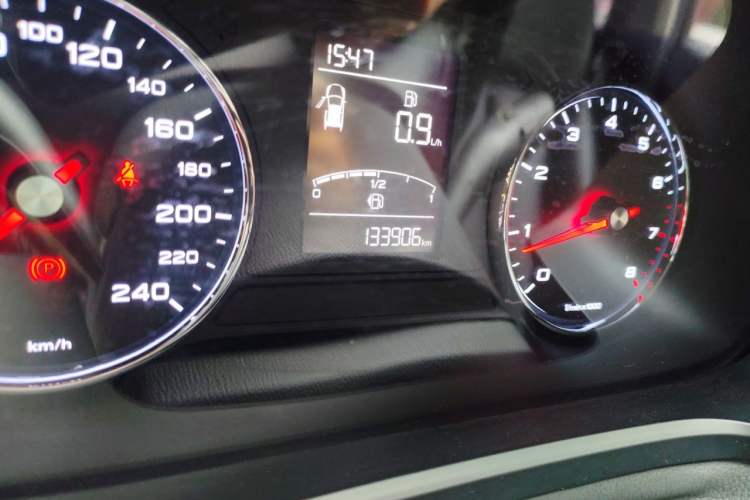 Used Roewe RX5 2018 20T Two-Wheel Drive Manual Flagship Edition Odometer Close Up