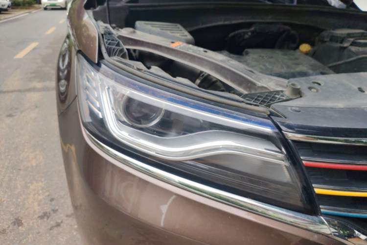 Used Roewe RX5 2018 20T Two-Wheel Drive Manual Flagship Edition Right Front Headlight
