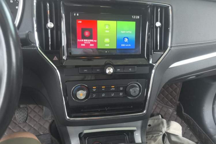 Used Roewe RX5 2018 20T Two-Wheel Drive Manual Flagship Edition Audio And AC Panel