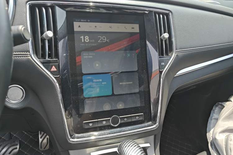 Used Roewe RX5 2018 20T Two-Wheel Drive Automatic Internet Smart Edition Audio And AC Panel
