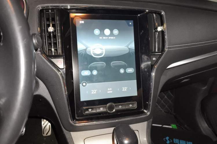 Used Roewe RX5 2018 20T Two-Wheel Drive Automatic Internet Smart Luxury Edition Audio And AC Panel
