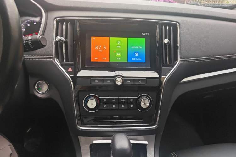 Used Roewe RX5 2018 20T Two-Wheel Drive Automatic Flagship Edition Audio And AC Panel