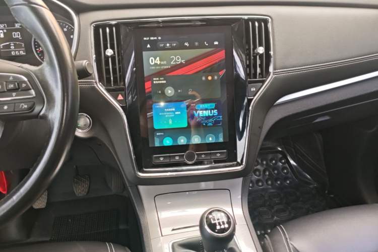 Used Roewe RX5 2018 20T Two-Wheel Drive Manual Internet Smart Edition Audio And AC Panel