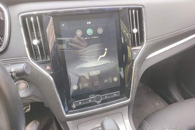 Used Roewe RX5 2018 20T Two-Wheel Drive Automatic Internet Smart Luxury Edition Audio And AC Panel