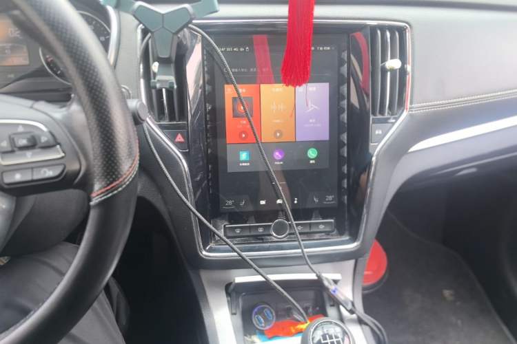 Used Roewe RX5 2018 20T Two-Wheel Drive Manual Internet Smart Edition Audio And AC Panel