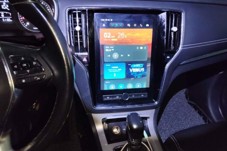 Used Roewe RX5 2018 20T Two-Wheel Drive Automatic Internet Smart Edition Audio And AC Panel