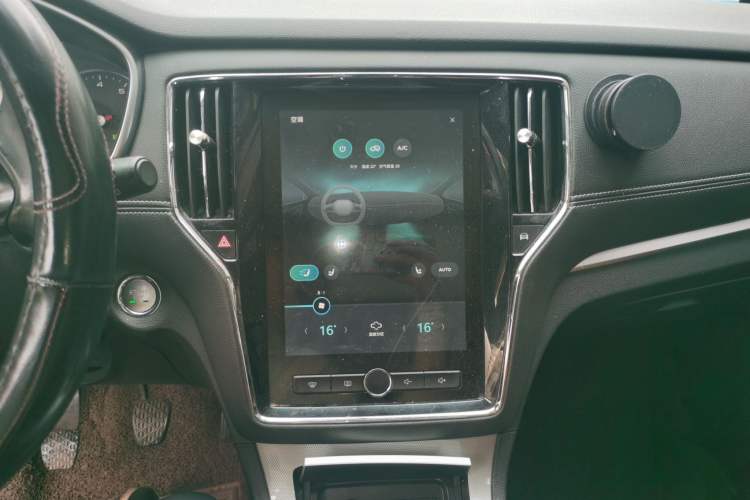 Used Roewe RX5 2018 20T Two-Wheel Drive Manual Internet Smart Edition Audio And AC Panel