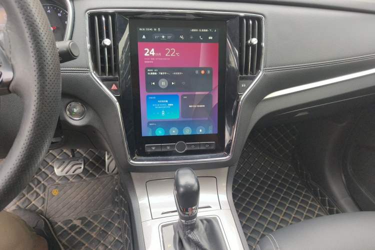 Used Roewe RX5 2018 20T Two-Wheel Drive Automatic Internet Smart Edition Audio And AC Panel