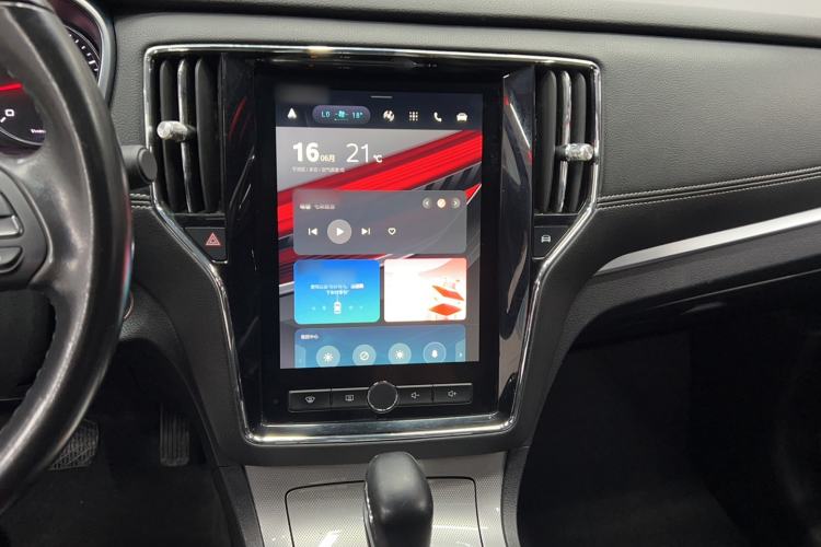 Used Roewe RX5 2018 20T Two-Wheel Drive Automatic Internet Smart Edition Audio And AC Panel