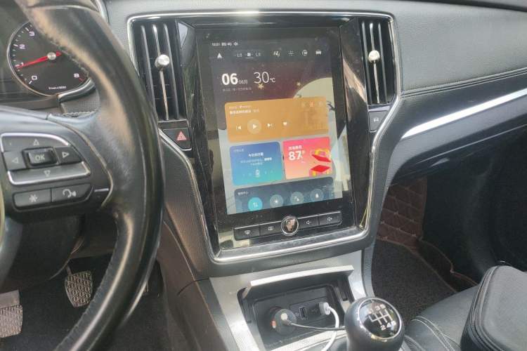 Used Roewe RX5 2018 20T Two-Wheel Drive Manual Internet Smart Edition Audio And AC Panel
