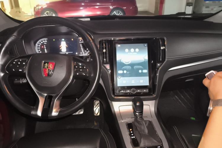 Used Roewe RX5 2018 20T Two-Wheel Drive Automatic Internet Smart Luxury Edition Center Console