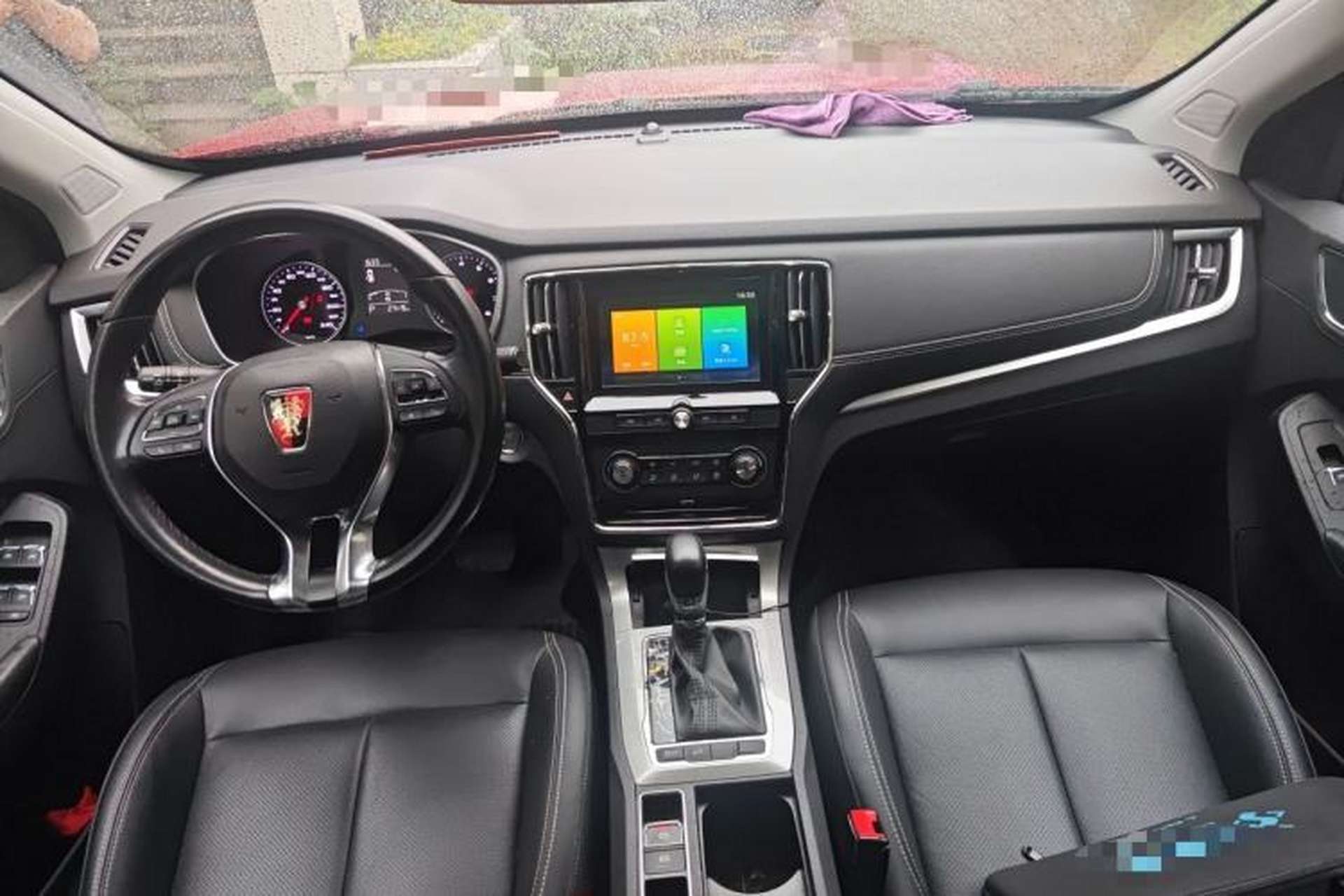 Used Roewe RX5 2018 20T Two-Wheel Drive Automatic Flagship Edition Center Console