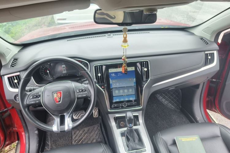 Used Roewe RX5 2018 30T Two-Wheel Drive Automatic Internet Platinum Edition Center Console