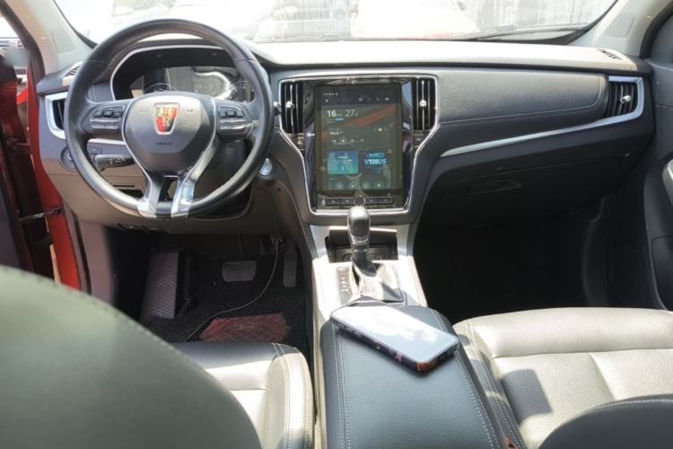 Used Roewe RX5 2018 20T Two-Wheel Drive Automatic Internet Smart Edition Center Console