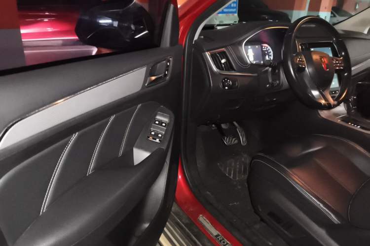 Used Roewe RX5 2018 20T Two-Wheel Drive Automatic Internet Smart Luxury Edition Driver Seat