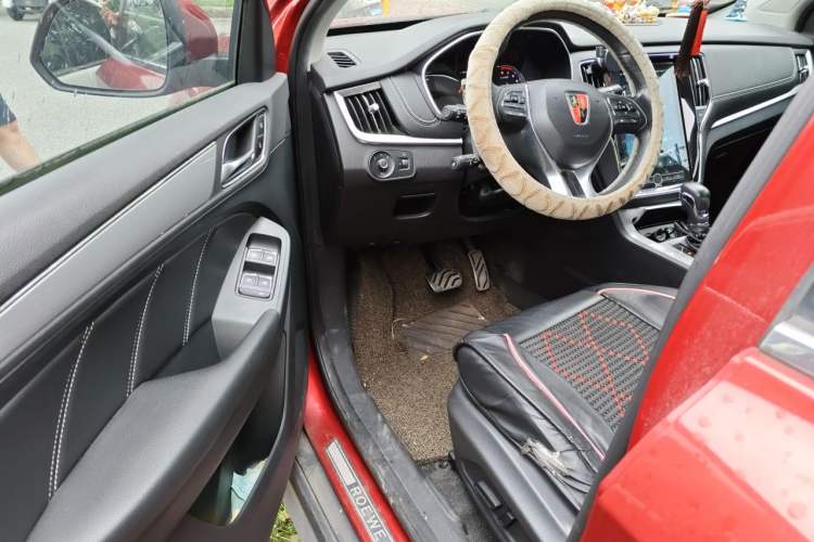 Used Roewe RX5 2018 20T Two-Wheel Drive Automatic Internet Smart Luxury Edition Driver Seat