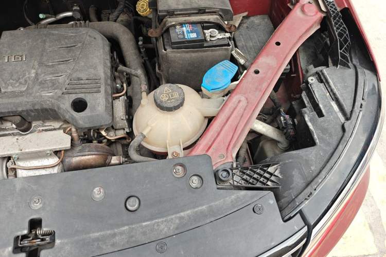 Used Roewe RX5 2018 20T Two-Wheel Drive Automatic Internet Smart Edition Engine Bay Left