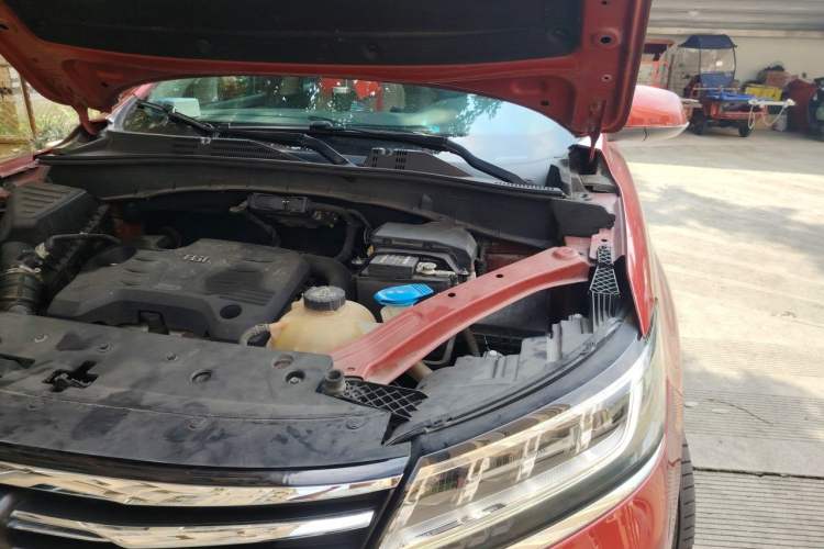Used Roewe RX5 2018 20T Two-Wheel Drive Automatic Flagship Edition Engine Bay Left