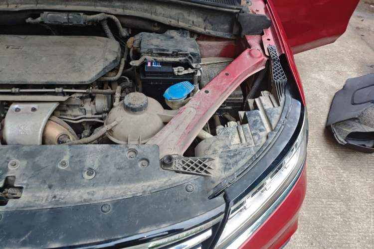 Used Roewe RX5 2018 30T Two-Wheel Drive Automatic Internet Platinum Edition Engine Bay Left