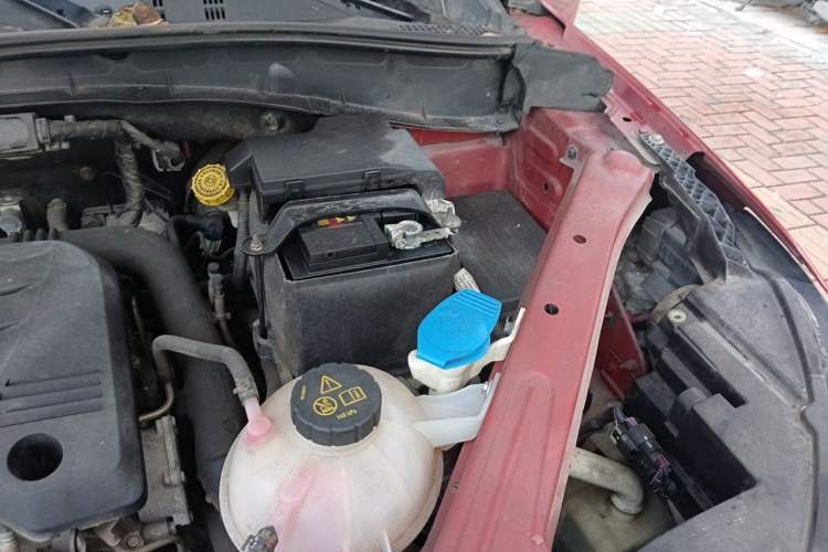 Used Roewe RX5 2018 20T Two-Wheel Drive Automatic Flagship Edition Engine Bay Left
